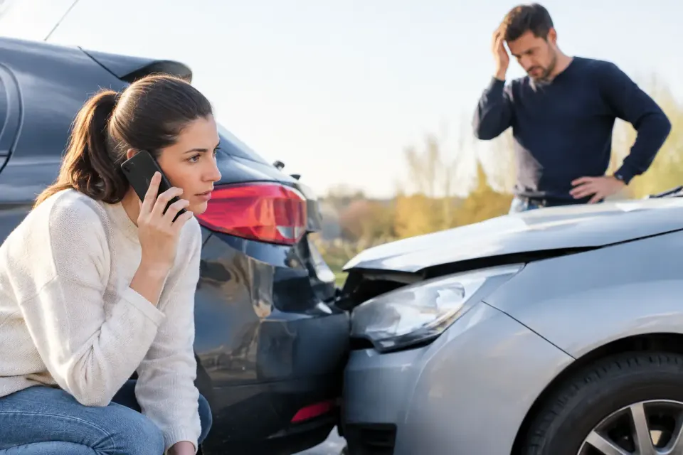 Was tun nach einem unverschuldeten Unfall? – Symbolbild (KI-generiert)